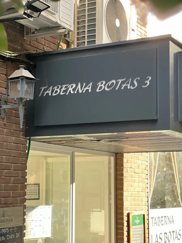 Caña y Tapas en bar típico español con gastronomía española